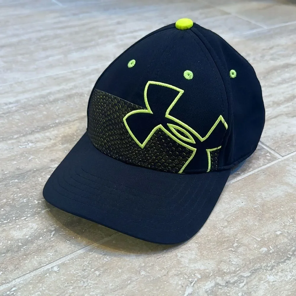Under Armor black baseball cap – size small